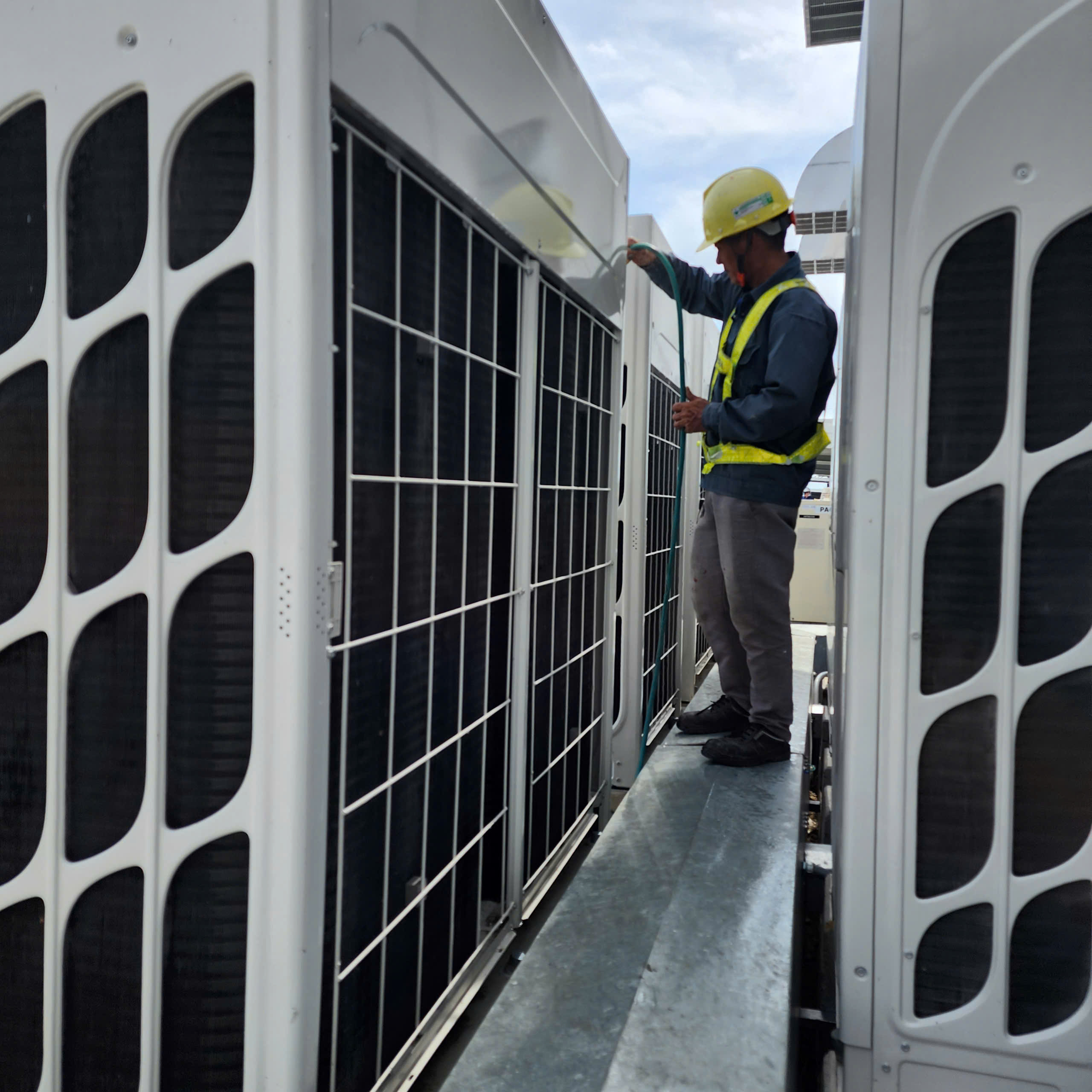sửa hệ thống máy lạnh Chiller 1