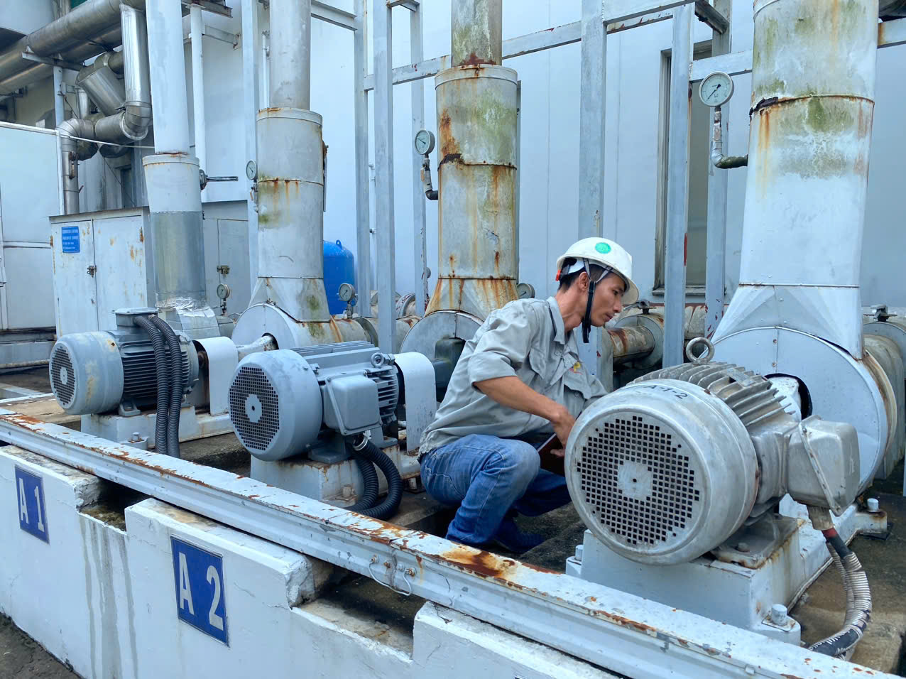 vệ sinh dàn bay hơi khô Chiller