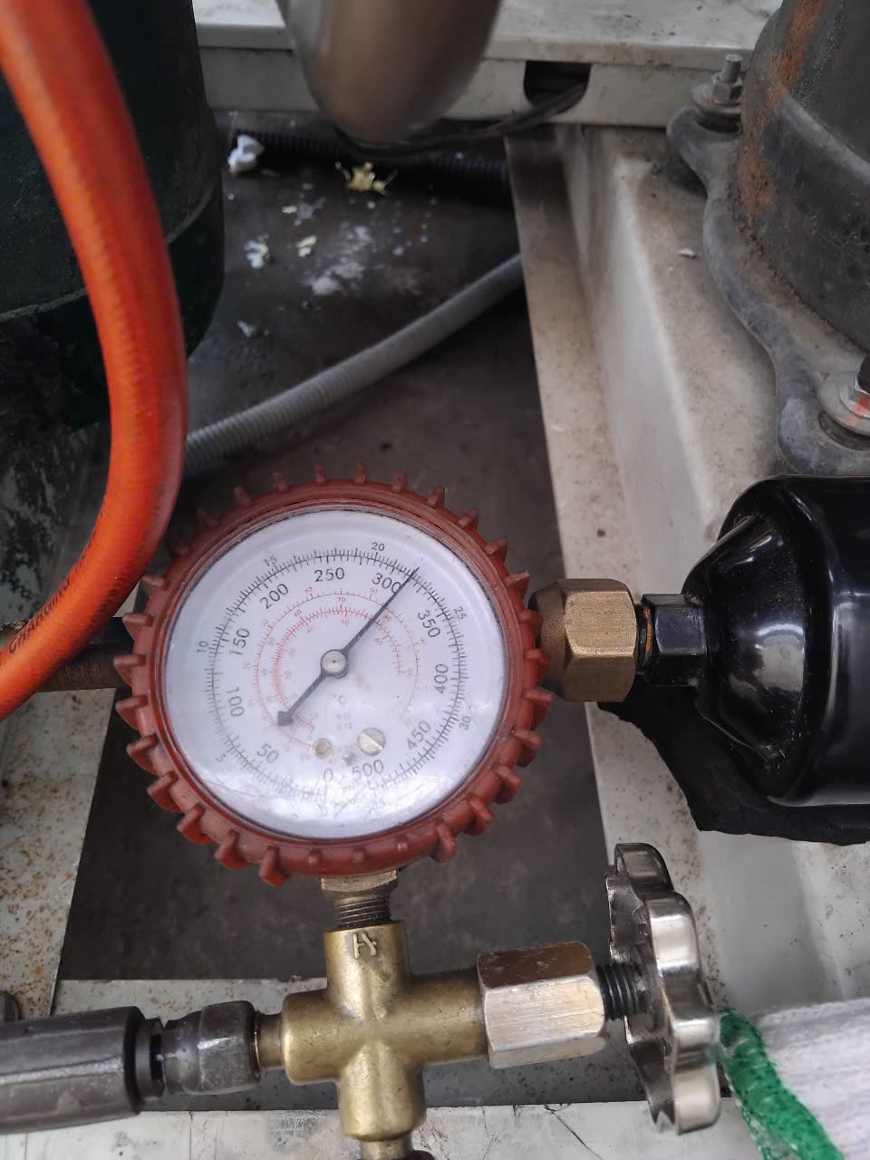 vệ sinh máy lạnh nước Chiller